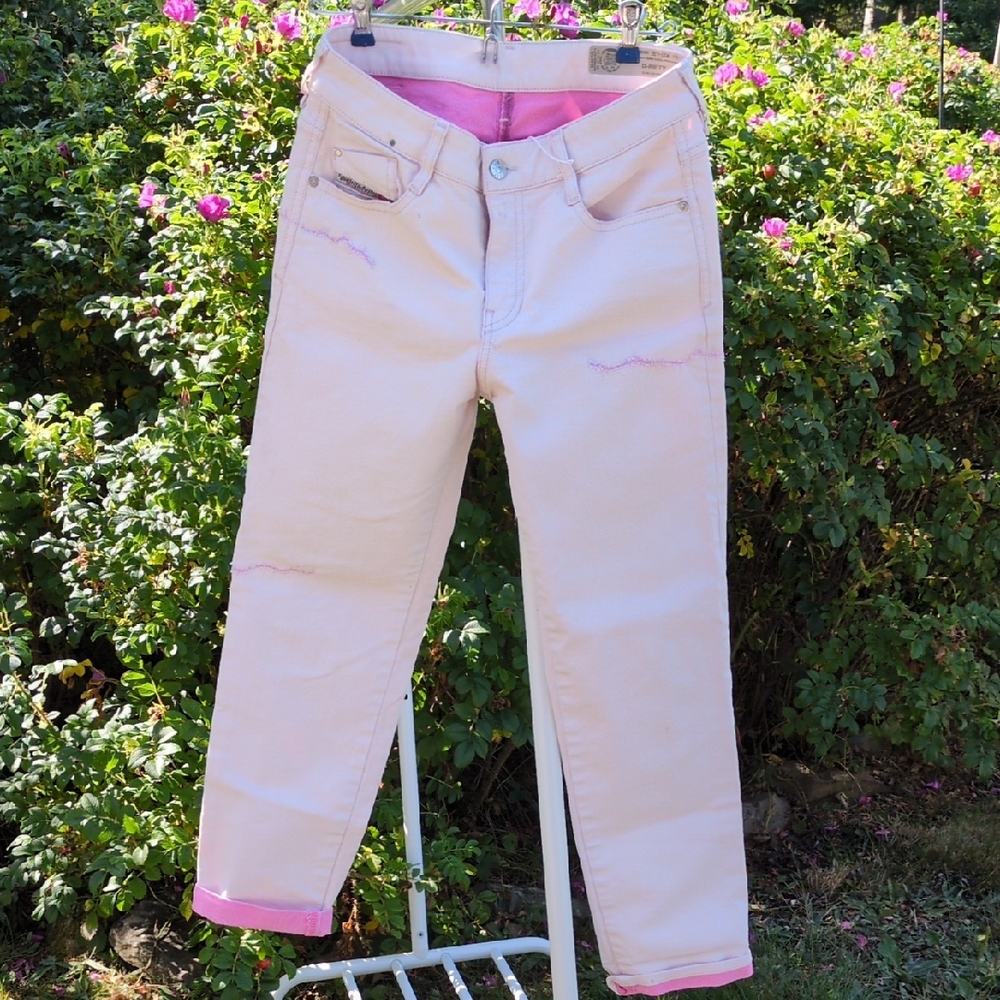 Trendy Light Pink Women's Cropped Jeans